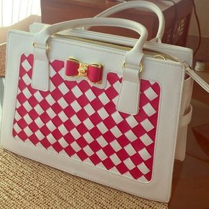 Betsey Johnson unbeweavable handbag 💕